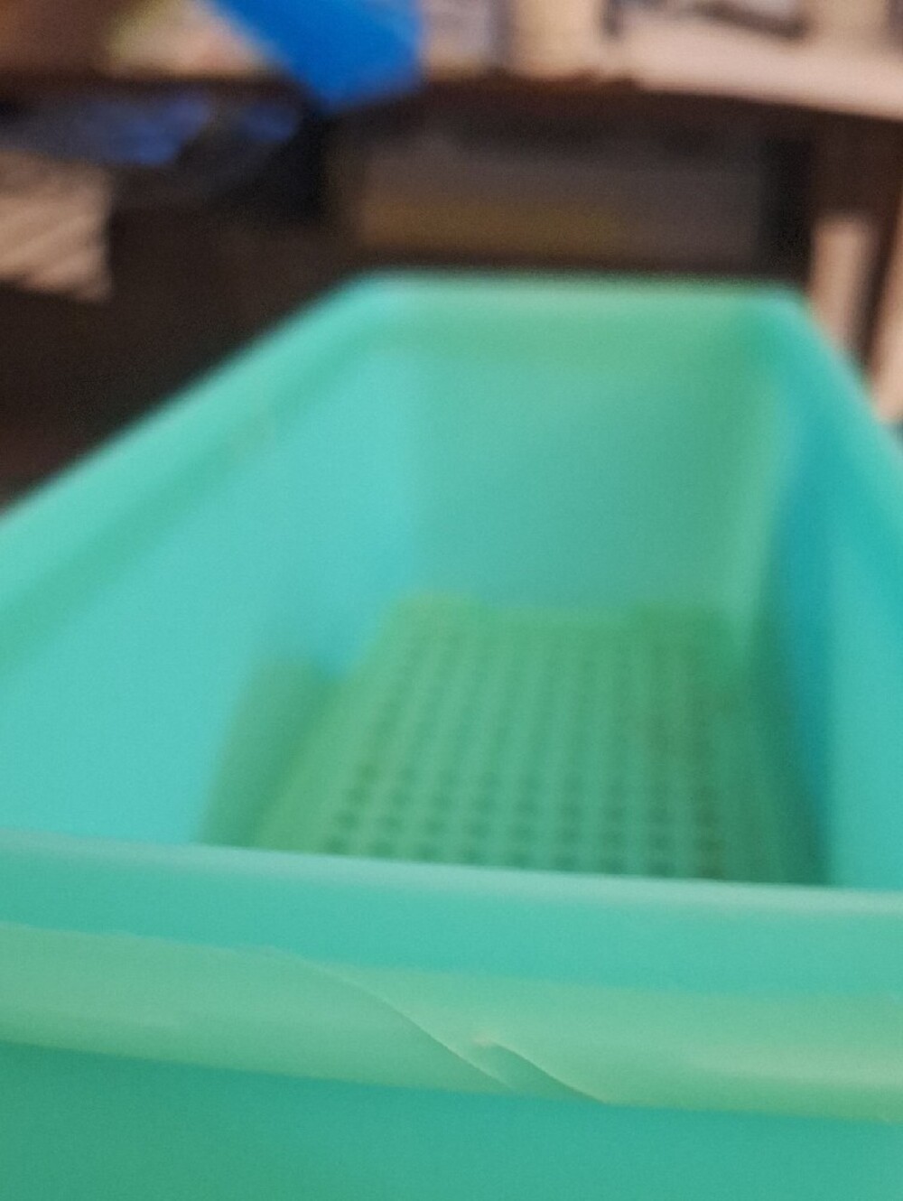 Tupperware Green Rectangular Airtight Food Storage Container - Picture 4 of 6